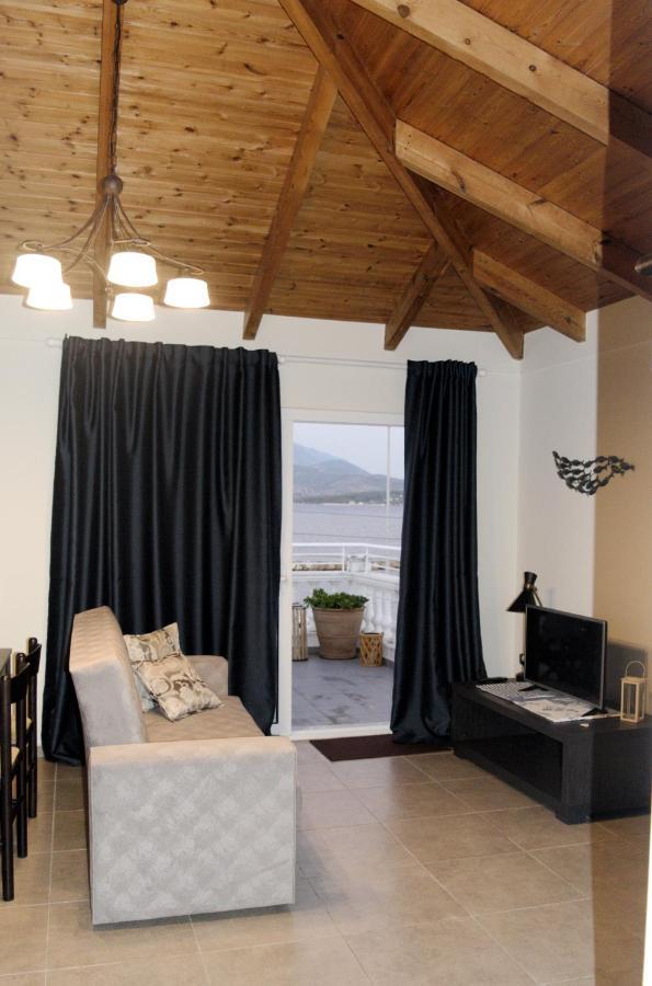 Apartamento La Maison Bleue Lixouri Exterior foto